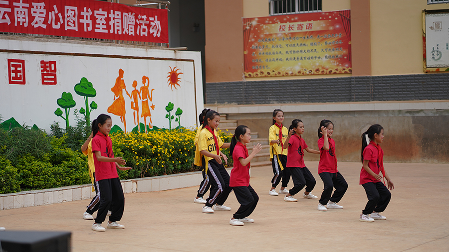 石屏县小学最新动态报道